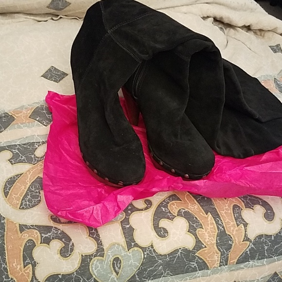 Boots - Picture 2 of 5